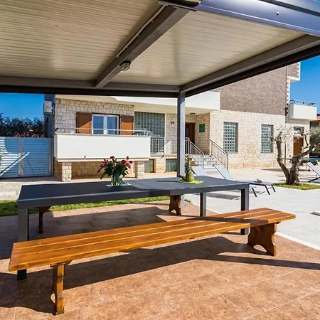 Fuer 12 Personen In Fazana-surida, Istrien Istrische Riviera Holiday home Valbandon