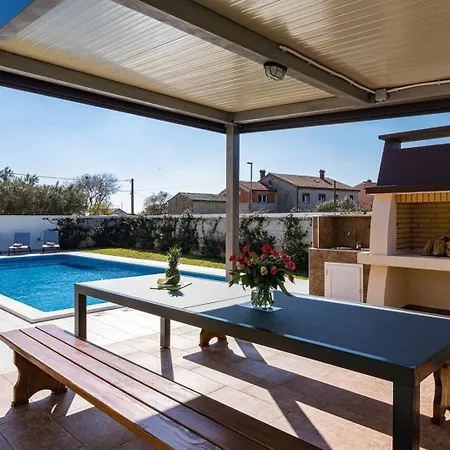 Fuer 12 Personen In Fazana-surida, Istrien Istrische Riviera Holiday home Valbandon