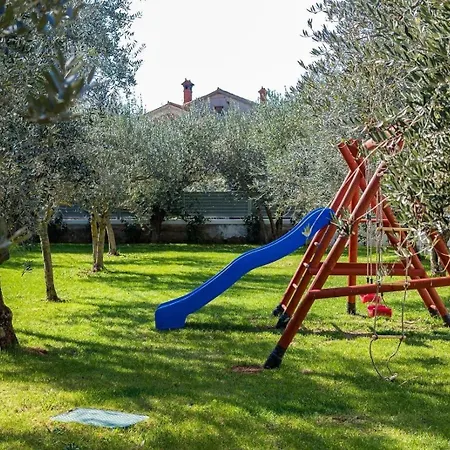 Fuer 12 Personen In Fazana-surida, Istrien Istrische Riviera * Valbandon